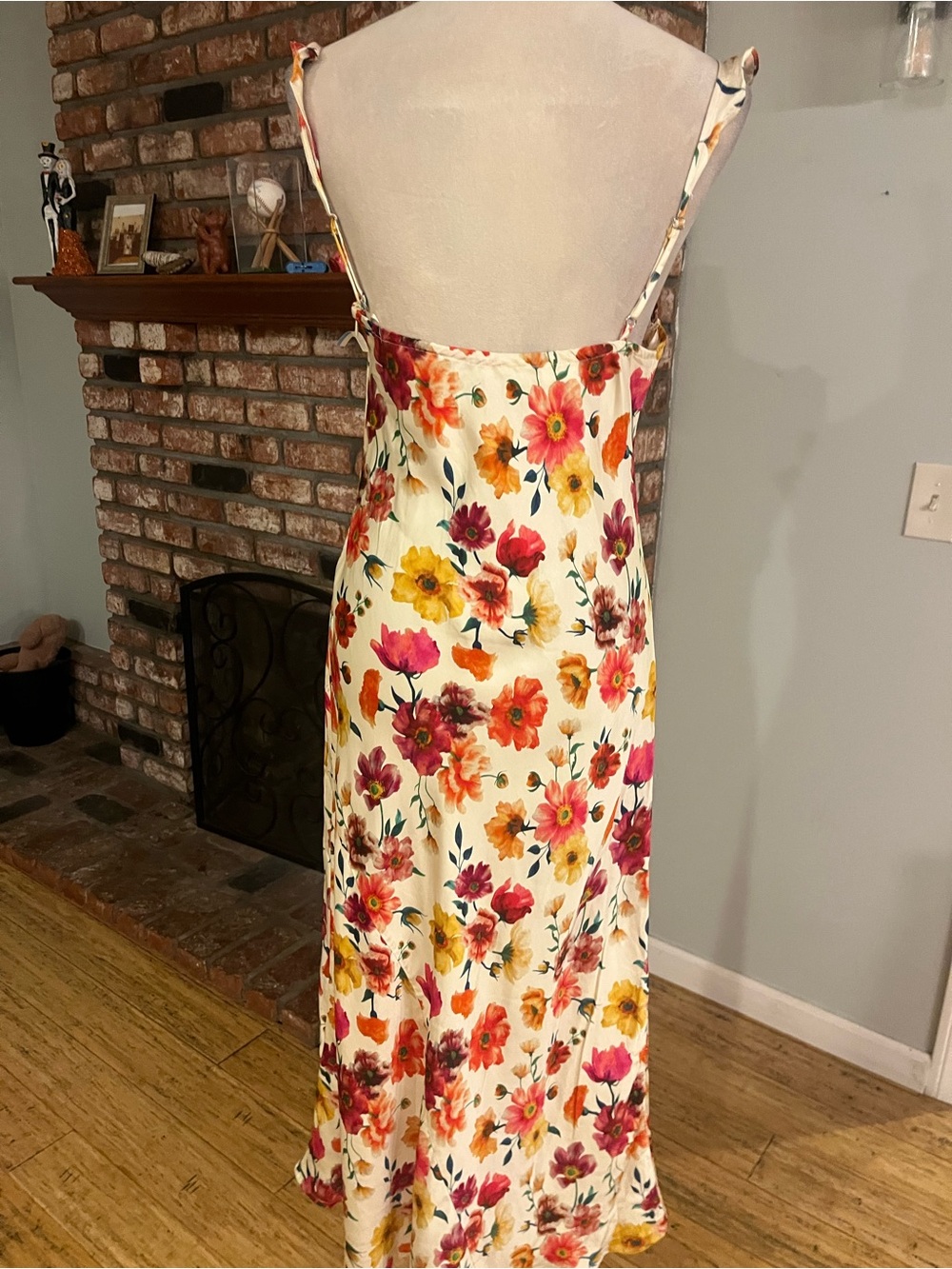 Astr NWOT  $148 Zoie Floral Print Midi Dress - Picture 4 of 4
